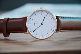 Thay Pin Đồng Hồ DW hình 1